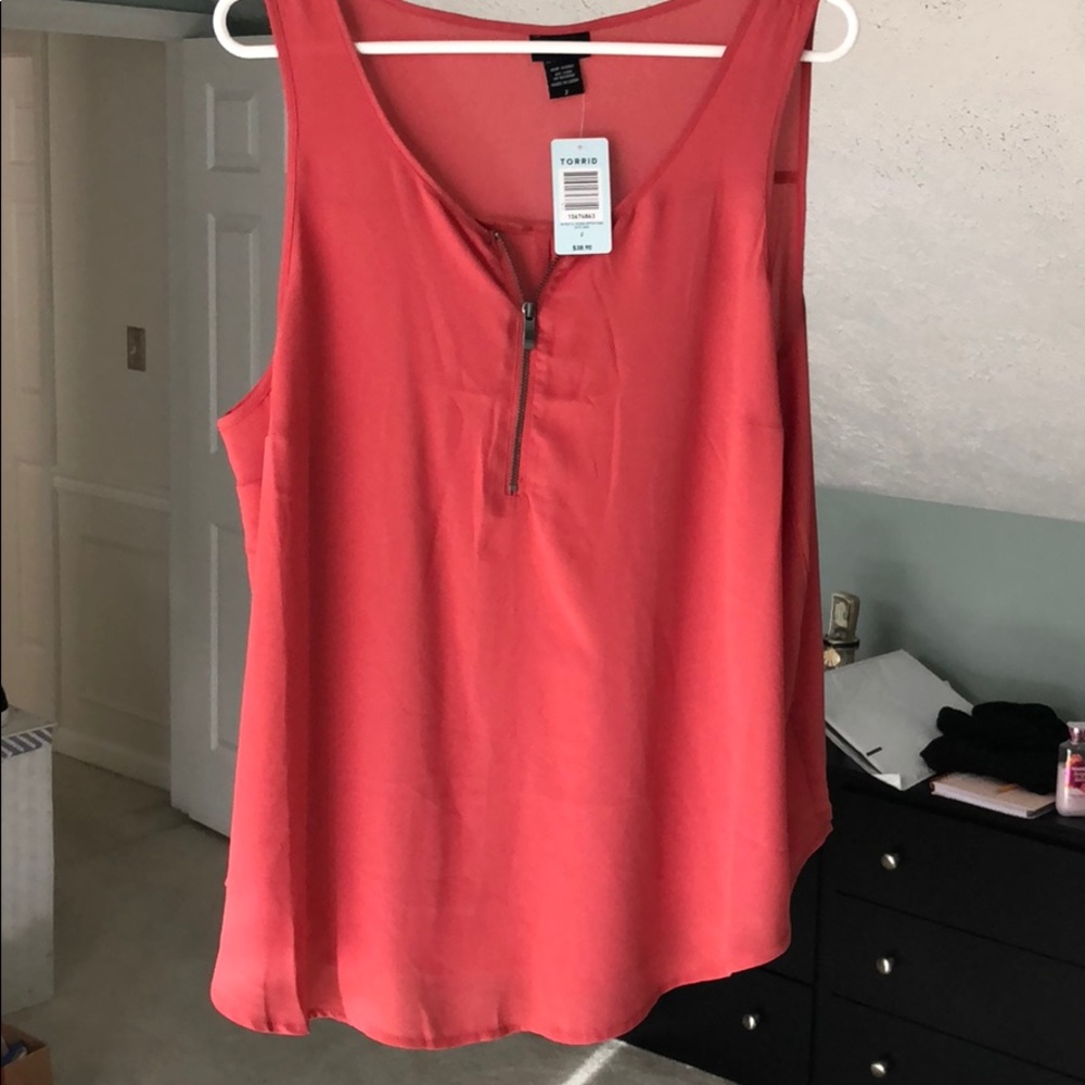 Brand New Size 2 Torrid Zip Front Blouse